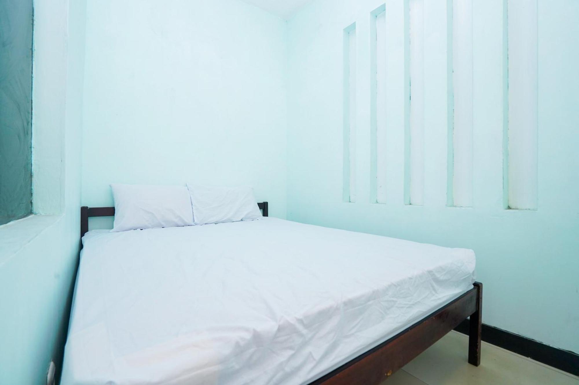 Oyo Life 2309 Kost Si Mbok Vivi Hotel สุราบายา ภายนอก รูปภาพ
