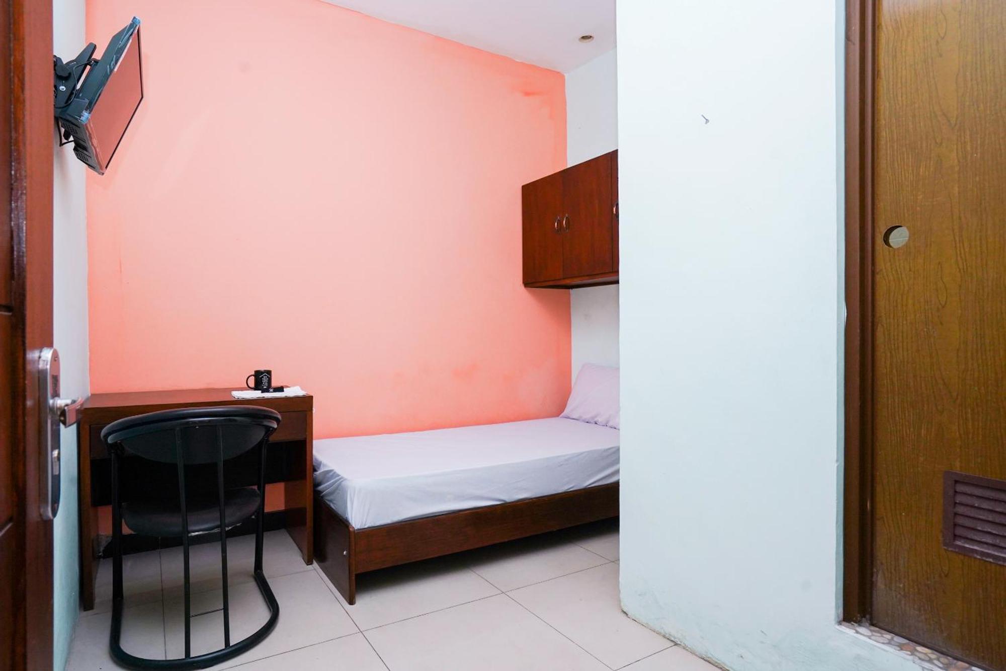 Oyo Life 2309 Kost Si Mbok Vivi Hotel สุราบายา ภายนอก รูปภาพ